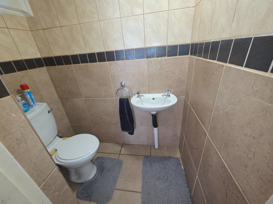 4 Bedroom Property for Sale in Langenhovenpark Free State